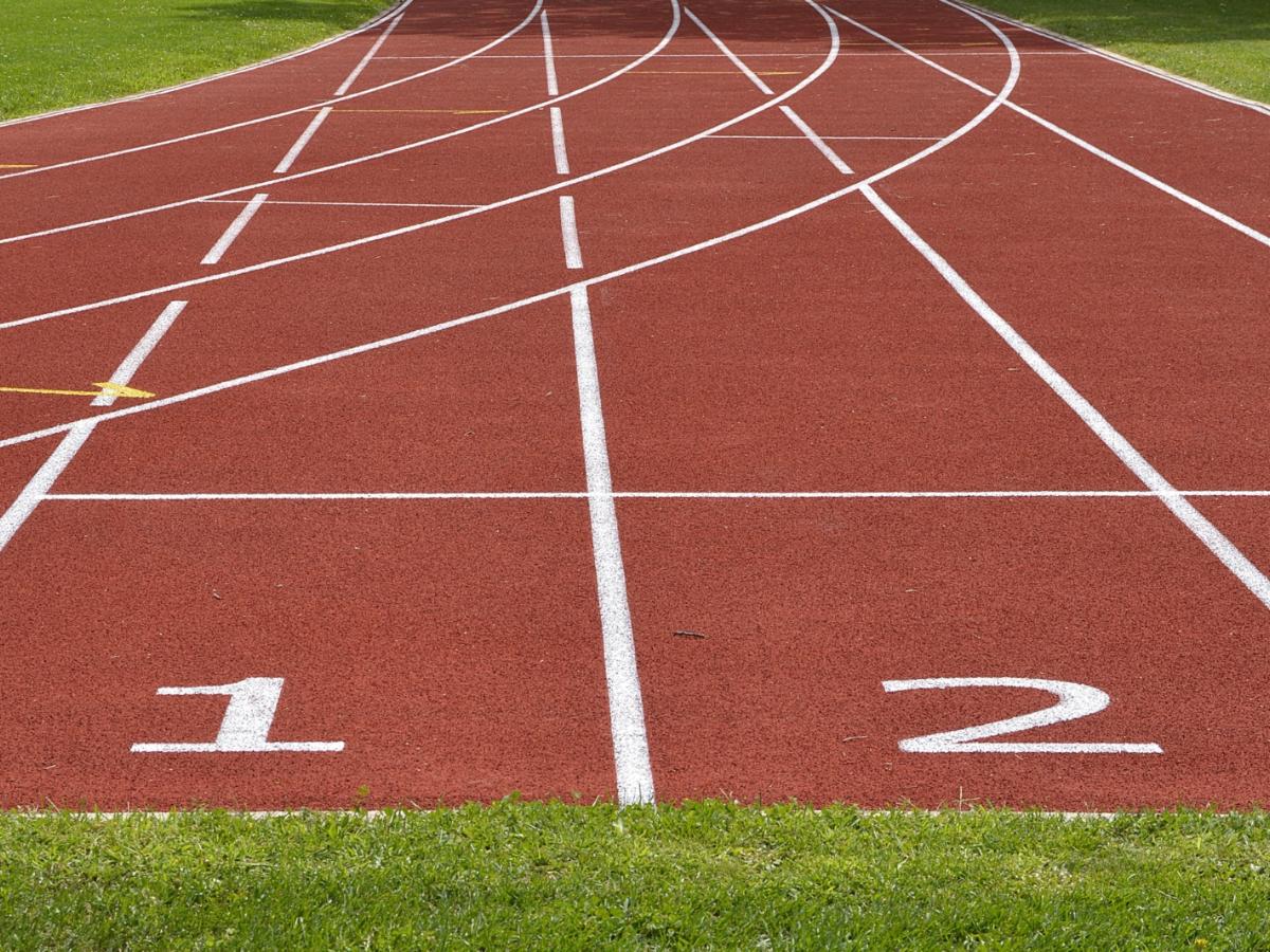 tartan-track-2678544_by_annca_pixabay_pfarrbriefservice