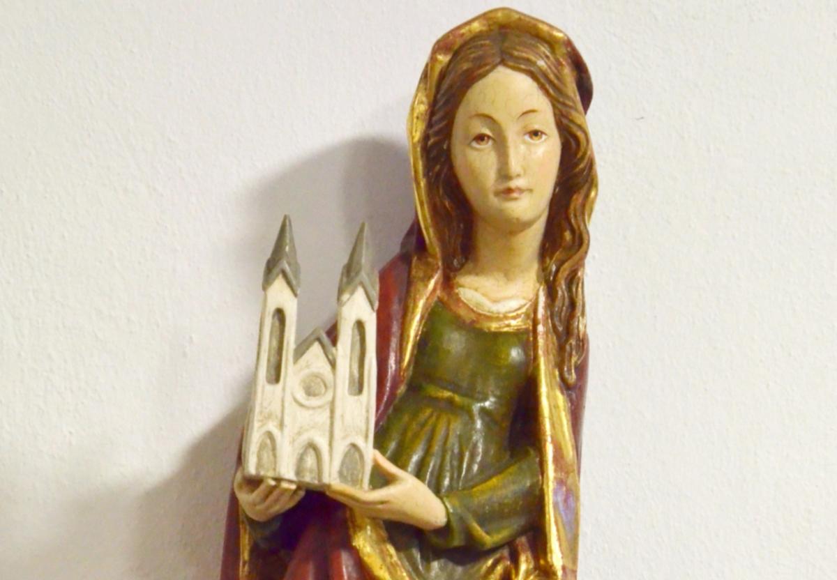 Maria trägt die Kirche - Eingangsbereich St. Apollinaris
